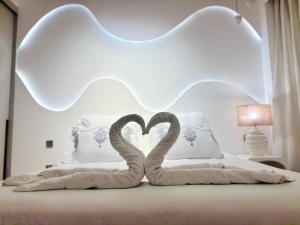 Luxury 1BR Apt Best view Infinity Pool Burj Khalifa with Balcony