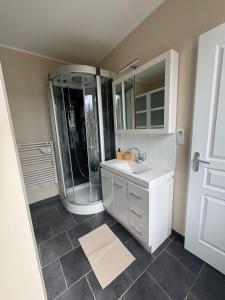 Appartements Petite maison cosy avec jardin : photos des chambres