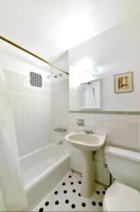 Furnished 2 Bedroom Apartment Midtown West NYC