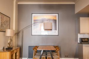One-Bedroom Apartment (2 Adults + 2 Children) room in The Glen Mhor Apartments