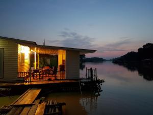 อยู่แพ PaeStay อุทัยธานี