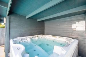 Appartements GuestHouse La Costiere - logements independants - espace piscine jacuzzi : photos des chambres