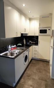 Apartment Sea heated Pool with Parking - Promenade Cannes Bredene