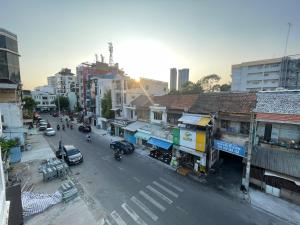 1BR Apt near Bui Vien Balcony & Washer 25