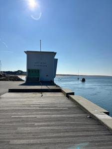 Maisons de vacances Ria d-ETEL maison en bois ensoleillee a 150m de la plage : photos des chambres