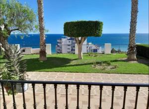 Appartement 2 chambres, piscine et vue mer