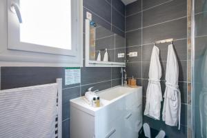 Appartements GuestHouse La Costiere - logements independants - espace piscine jacuzzi : photos des chambres