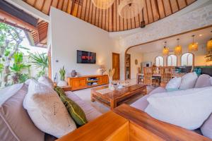 Luxury Balinese Oasis with private pool - 2 BR
