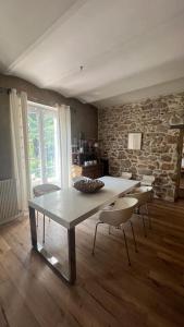 Villas Ales maison de ville tout confort piscine jardin parking 6 personnes : photos des chambres