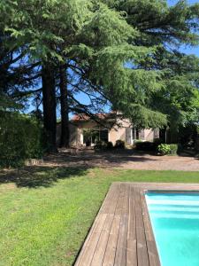 Ales maison de ville tout confort piscine jardin parking 6 personnes