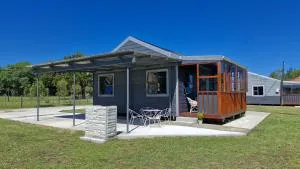 Hen & Hound - Kini Bay