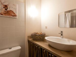Appartements Charmant studio pour 4 pers. avec balcon, parking et wifi, a deux pas des Thermes et du centre village - FR-1-512-212 : photos des chambres