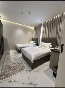 شقه راقيه ثلاث غرف حي الثروه