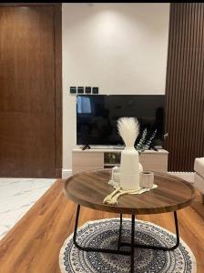 شقه راقيه ثلاث غرف حي الثروه