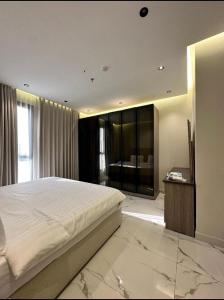 شقه راقيه ثلاث غرف حي الثروه