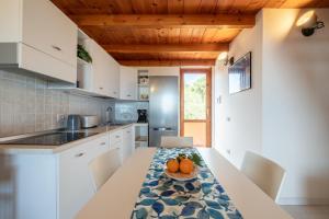 Charming Sea View, Modern house with garden ,Air Conditioning