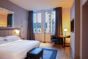 Deluxe King Room room in Hilton Cologne