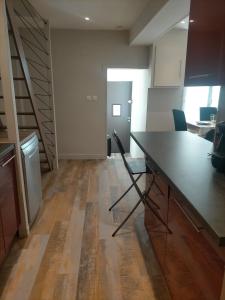 S Bourgeois 2 Charmant T3 tout équipé au centre