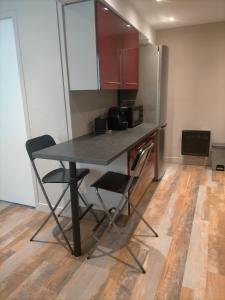 S Bourgeois 2 Charmant T3 tout équipé au centre