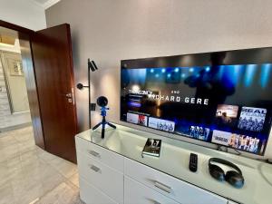 TOP CLASS metro fast WiFi 100 Mbs 70’TV Netflix HBO Max Disney+ AppleTV+