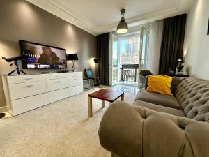 TOP CLASS metro fast WiFi 100 Mbs 70’TV Netflix HBO Max Disney+ AppleTV+