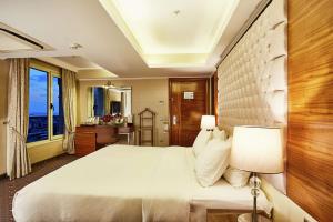 Junior Suite room in DoubleTree by Hilton Izmir - Alsancak