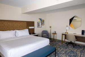 Premium Junior King Suite room in DoubleTree by Hilton Tinton Falls-Eatontown