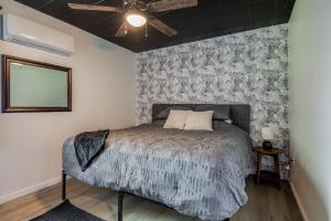 Secluded House Close to Sav Airport