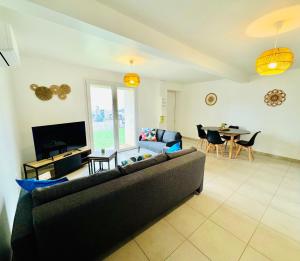 Le Cèdre Enchanté - Maison avec 2 chambres pour 6 personnes climatisée, avec terrasse et BBQ