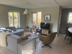 Landhuis op mooi park aan het water