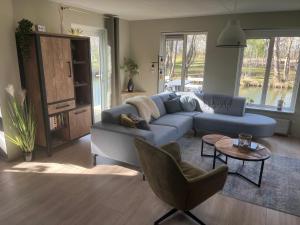 Landhuis op mooi park aan het water