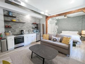 尤里卡斯普林斯 151 Spring A - Downtown Eureka Springs - Suite A 2星级 住宿 套房