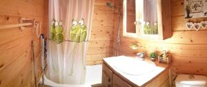Appartements GITE POM DE PIN avec acces a la balneo et piscine couverte - Libre du samedi au samedi : photos des chambres