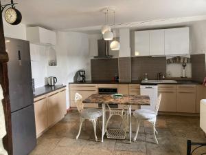 Maisons de vacances Charming stone house : photos des chambres