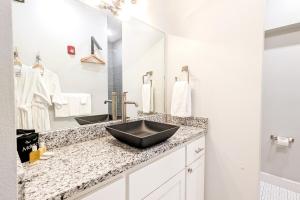 151 Spring B - Downtown Eureka Springs- Suite B