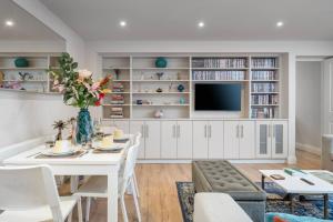 Niru Experience Stunning Duplex Apt