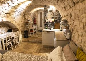 Tao Stones - Alloggio in pietra