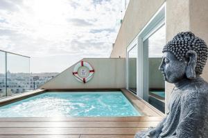 2br luxury penthouse and apartment, each with a terrace, private pool and Valletta views
