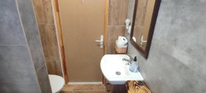 Agrowczasy Nad Stawem - Plus strefa jacuzzi przy domu z jedną sypialnią