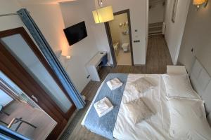 Travel Concept - Silver Mountain