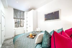 Luxury Niru Living in Kensington