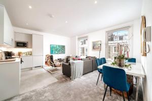 Earls Court & Chelsea 4 Bedroom Duplex Apartment Walk to Tube