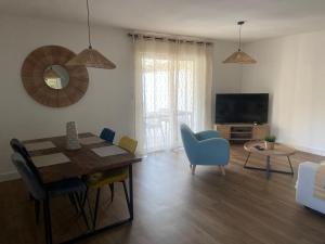 Maison avec piscine et jacuzzi proche de la rivière idéale pour un séjour détente