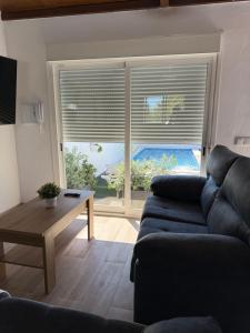 Apartamento con piscina y jardín