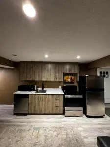 Cozy and Spacious Basement - Strathmore