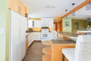 Dream Retreat with Hot Tub by StayIn