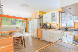 Dream Retreat with Hot Tub by StayIn