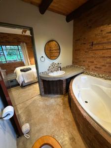 Wild Fig Cottage with Tickle Tub in Hartbeespoort