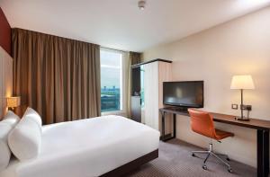 Queen Room room in DoubleTree By Hilton London Excel
