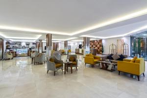 The Palace Hotel Suites